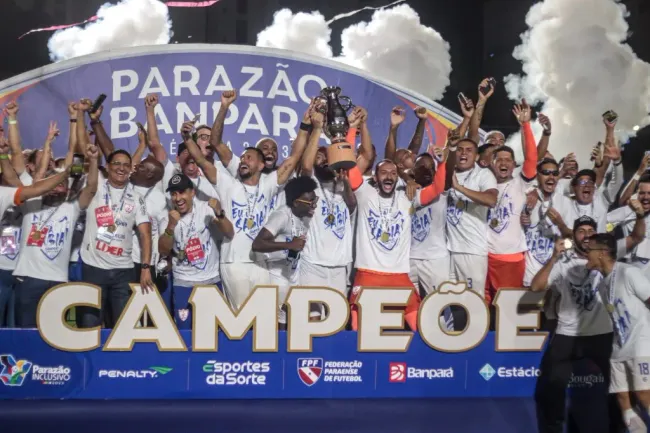 Foto: Fernando Torres/AGIF – Jogadores do Águia comemoram titulo de campeão