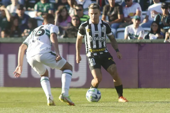 Foto: Gabriel Machado/AGIF – Soteldo em ação contra o Coxa.
