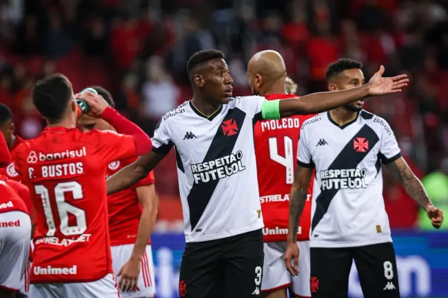 Foto: Maxi Franzoi/AGIF – Último jogo do Vasco foi a derrota para o Inter no Beira-Rio.