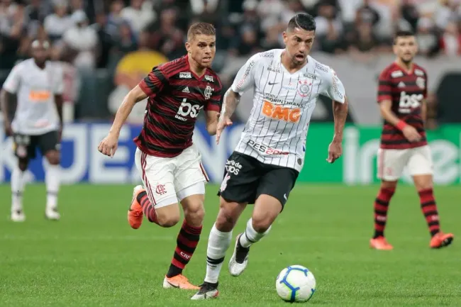 Foto: Marcello Zambrana/AGIF – Cuéllar em ação pelo Flamengo.