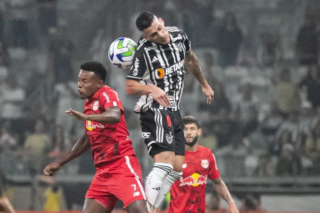 Foto: Fernando Moreno/AGIF – Último compromisso do Galo foi um empate contra o Bragantino.