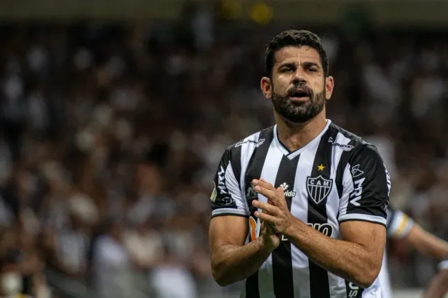 Diego Costa, jogador do Atletico-MG, comemora seu gol durante partida contra o Corinthians no Mineirão pelo  Brasileirão 2021. Foto: Alessandra Torres/AGIF