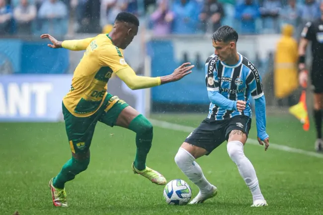 Foto: Maxi Franzoi/AGIF – Ferreira tem contrato no Grêmio até dezembro de 2024, porém já reúne pretendentes no Brasil