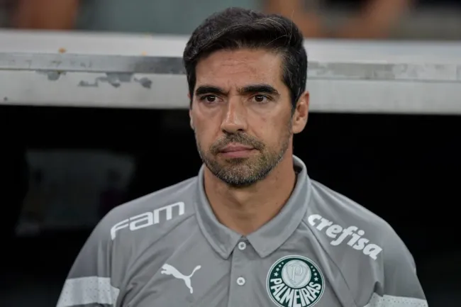 Abel Ferreira, técnico do Palmeiras, durante partida contra o Flamengo no estádio Maracanã pelo campeonato Brasileiro A 2023. Foto: Thiago Ribeiro/AGIF