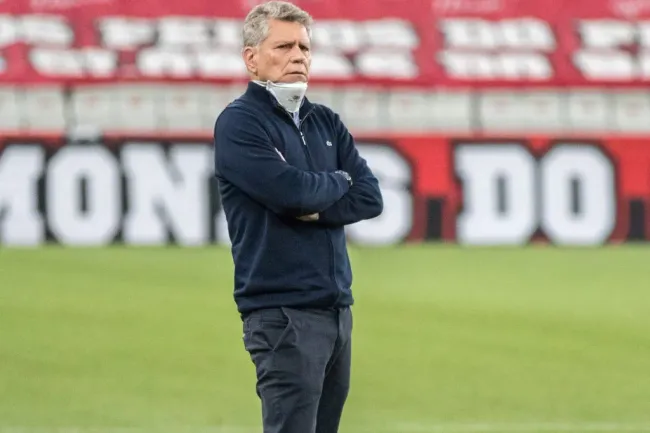 Paulo Autuori no estádio Arena da Baixada pelo campeonato Brasileiro A 2021. Foto: Robson Mafra/AGIF