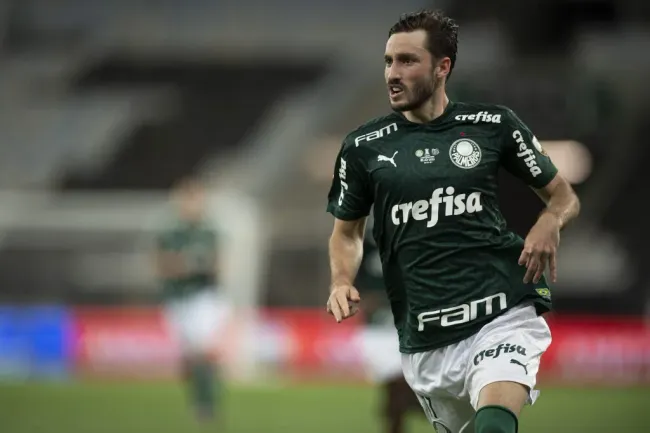 Viña, jogador do Palmeiras, durante partida contra o Santos no estádio Maracanã pela Copa Libertadores 2020. Foto: Jorge Rodrigues/AGIF