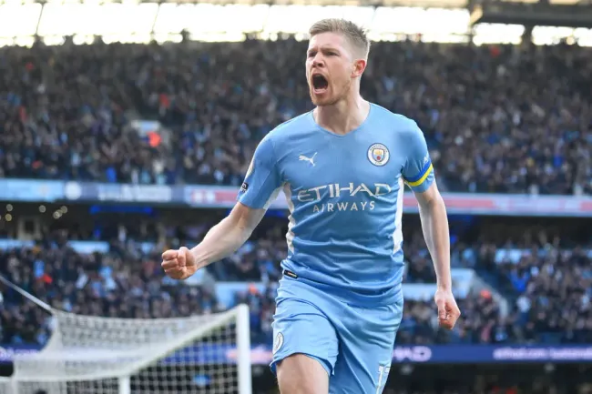 De Bruyne em ação pelo Manchester, o craque Belga é uma das dúvidas do City para o Mundial de Clubes. (Photo by Michael Regan/Getty Images)