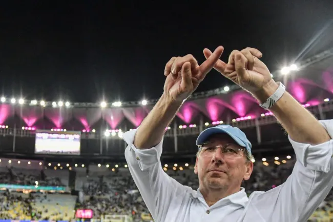 Foto: Thiago Ribeiro/AGIF – John Textor pode ter problemas financeiros com o Lyon, da França