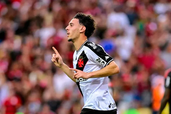 Nuno Moreira comemora gol marcado diante do Flamengo. Foto: Andre Ricardo/SPP  Sport Press Photo. /Alamy Live News