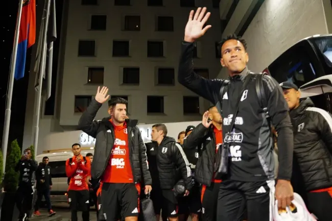 Jugadores de Perú en banderazo. (Foto: FPF).