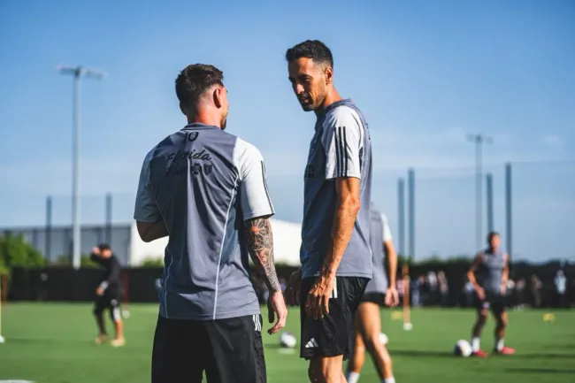 Sergio Busquets tuvo su primer entrenamiento junto a Lionel Messi (@InterMiamiCF)