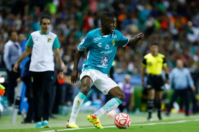 Joel Campbell of Leon drives the ball during the 17th round match between Leon and Tijuana (Photo by Leopoldo Smith/Getty Images)