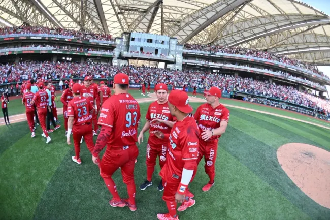 Trevor Bauer abrió el primer juego ante Yankees en CDMX luego de 56 años. (Cortesía)