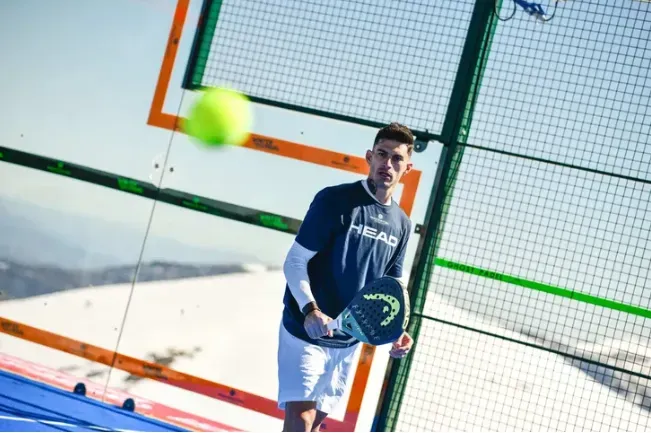 Diego Perotti ahora juega al pádel.