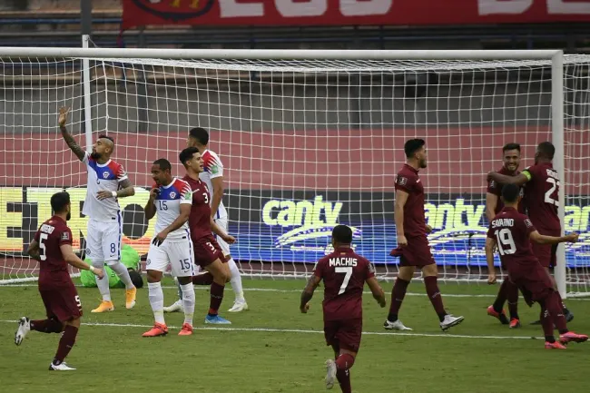 La selección chilena cayó en su úlitma visita a Venezuela. | Foto: Photosport.