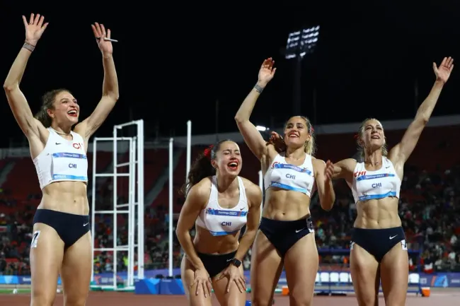 Martina Weil, Anaís Hernández, María Ignacia Montt e Isidora Jiménez ganaron plata en el 4×100 de Santiago 2023, pero son de oro y récord para Chile. Y ya piensan en más.