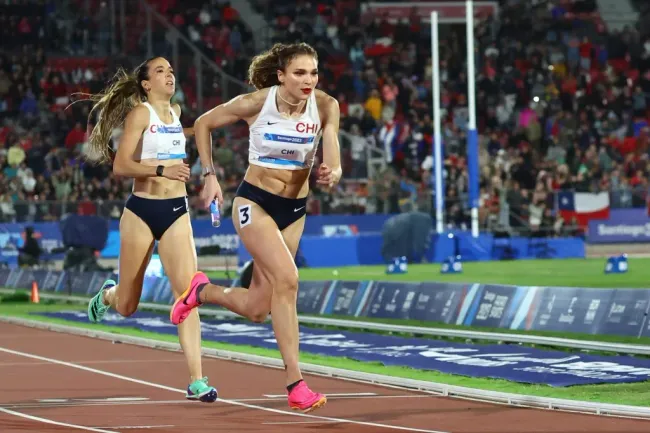 Cardoch y Castillo acusaron que se les intentó bajar de la final del relevo 400 | Photosport