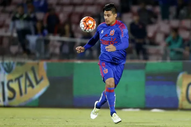 Pese a estar cómodo en Ñublense, asegura que sería un sueño volver a la U. Foto: Andres Pina/Photosport