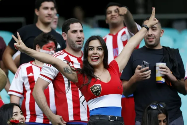 Larissa Riquelme dirá presente esta noche en el Estadio Monumental para el Chile vs Paraguay. | Foto: Getty Images.
