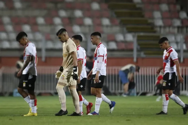 Así se fue el plantel de Curicó Unido tras caer ante Magallanes. (José Robles/Photosport).