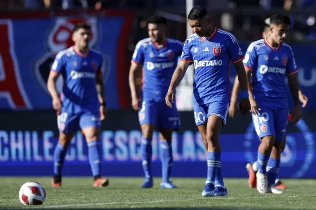 Universidad de Chile necesita ganarle a Cobresal para dejar de alejarse de las copas internacionales del 2024. | Foto: Photosport.