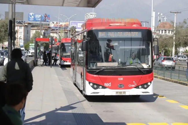 Red Movilidad abre nueva licitación para renovar el 30% de los servicios en la Región Metropolitana. Foto: Red Movilidad.