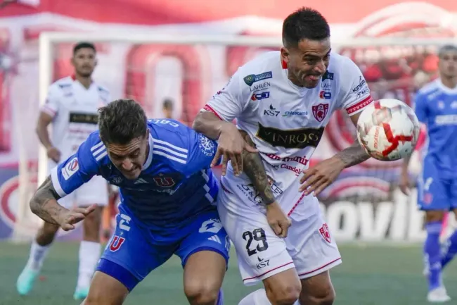 Franco Calderón ha sido titular en los dos partidos de la U. Foto: Alex Fuentes/Photosport