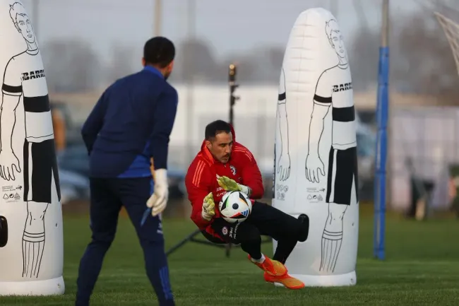 Claudio Bravo regresa a la Roja de la mano de Ricardo Gareca. Foto: Carlos Parra / ANFP.