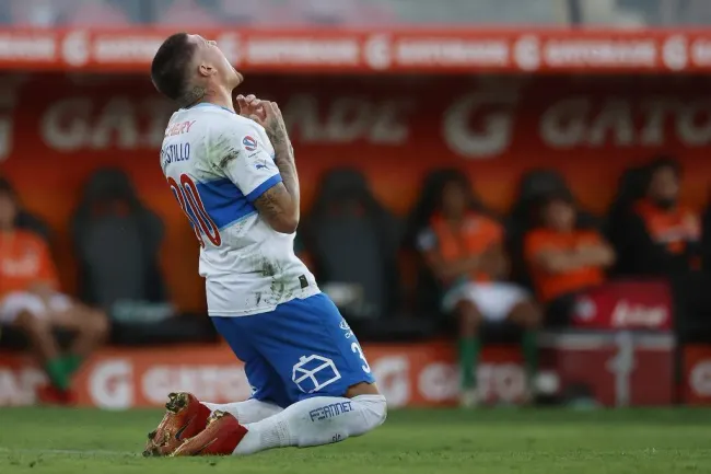 Nicolás Castillo ha tenido un complejo regreso a las canchas con la UC. Foto: Photosport.