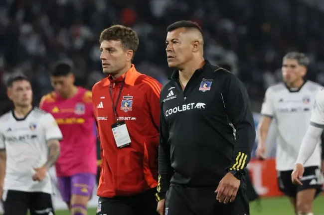 Jorge Almirón y el preparador físico de Colo Colo, José Altieri. (Dragomir Yankovic/Photosport).