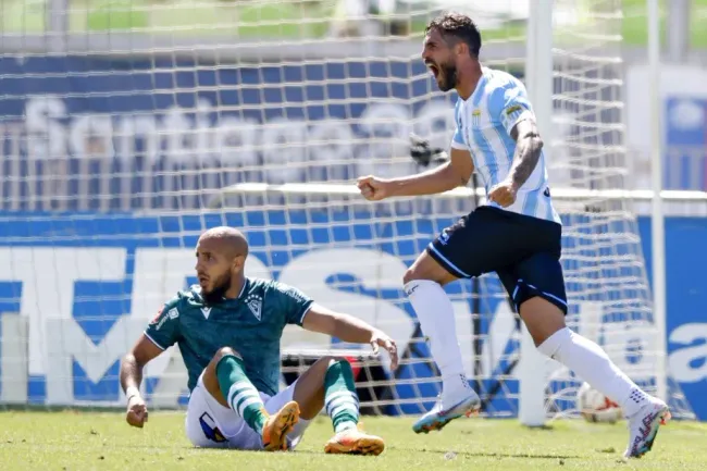 Uno de los nueve festejos de Larrivey en la Primera B 2024. (Andrés Piña/Photosport).