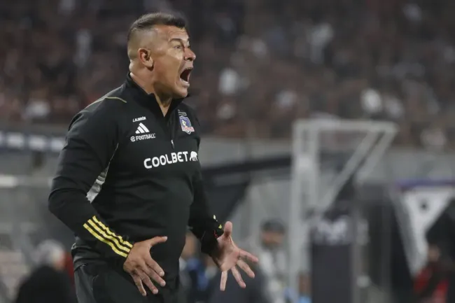 Jorge Almirón se juega más que la clasificación de Colo Colo en la Copa Libertadores. Eso sí, recibió el respaldo de Marcelo Barticciotto. Foto: Photosport.