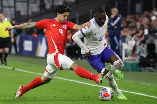 Dávila jugó contra Albania y Francia en el debut de Gareca con La Roja.