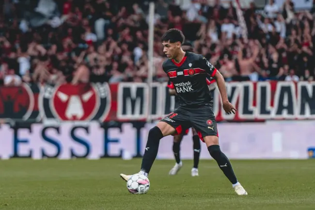 Darío Osorio en acción por el Midtjylland. (Daniel Stentz | Imago).