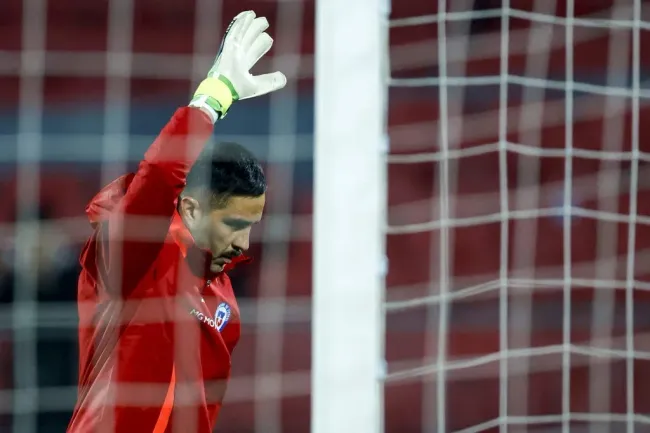 Claudio Bravo confirmó su retiro del fútbol. (Andrés Piña/Photosport).