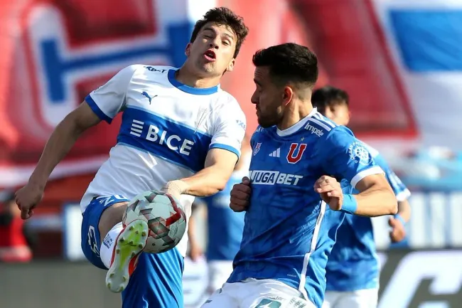 Zaldivia ante Gonzalo Tapia. (Javier Salvo /Photosport).