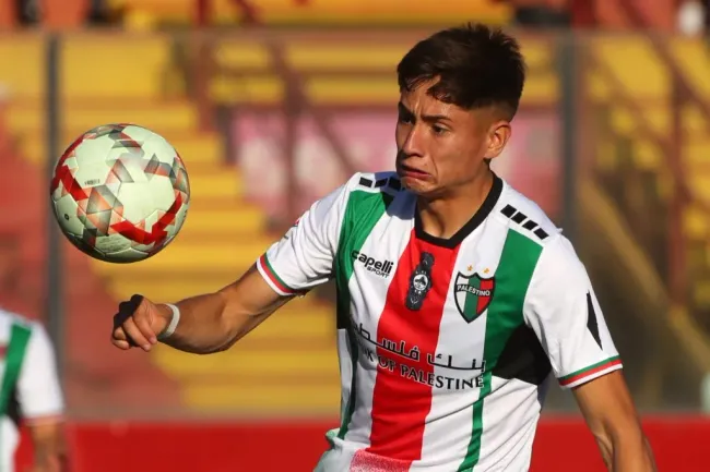 Iván Román en Palestino. (Jonnathan Oyarzun/Photosport).