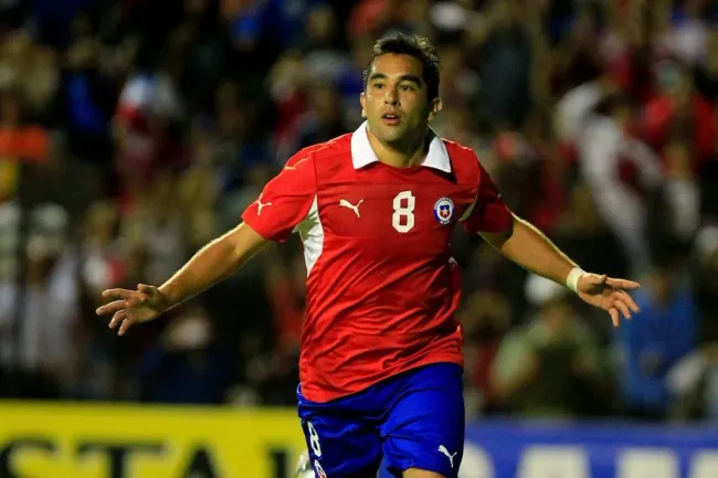 Meneses jugando por la Roja