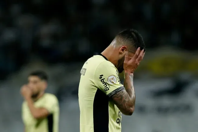 SÃO PAULO, SP (FOLHAPRESS) – 22 DE SETEMBRO: Renato Augusto, do Corinthians, reage durante a partida entre Corinthians e Botafogo, pelo Campeonato Brasileiro de 2023, na Neo Quimica Arena, em 22 de setembro de 2023, em São Paulo. (Foto: Ricardo Moreira/Getty Images)