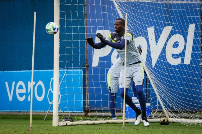 Caíque quer ficar no Grêmio (Foto: Lucas Uebel/Grêmio/Divulgação)