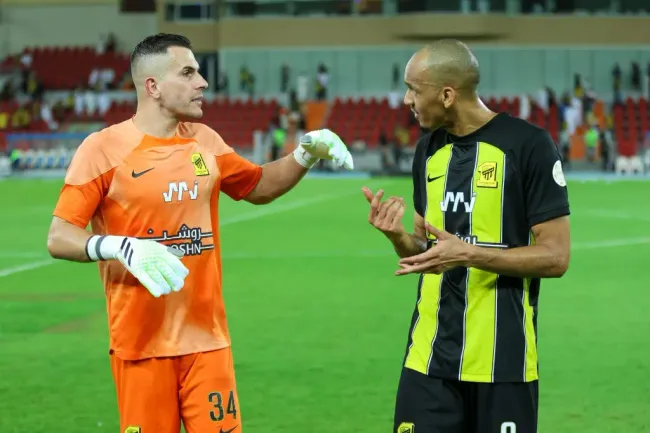 Marcelo Grohe e Fabinho no Al-Ittihad. (Photo by Yasser Bakhsh/Getty Images)