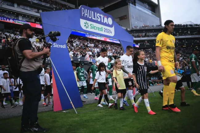 Corinthians entrando em campo na estreia do Paulistão. Foto: Ettore Chiereguini/AGIF
