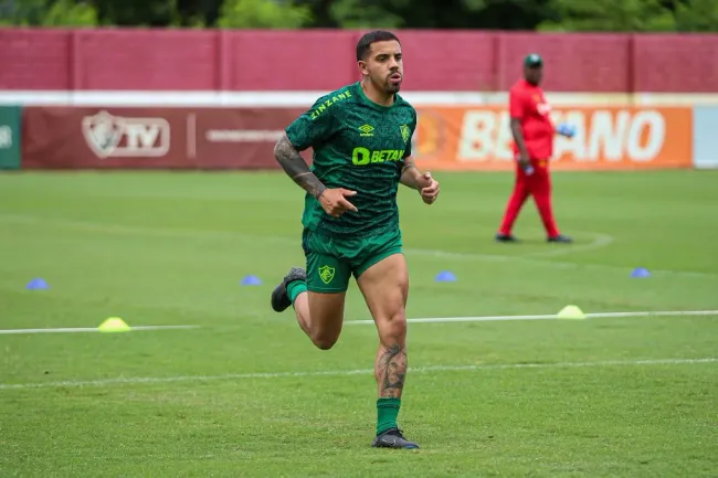 O desempenho do meia nos treinos não está agradando (Foto: Marcelo Gonçalves/Fluminense/Divulgação)