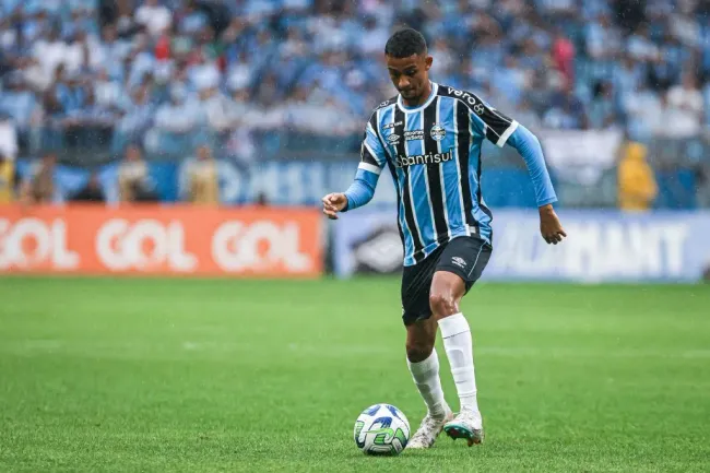 Jovem sofreu lesão em treino (Foto: Maxi Franzoi/AGIF)