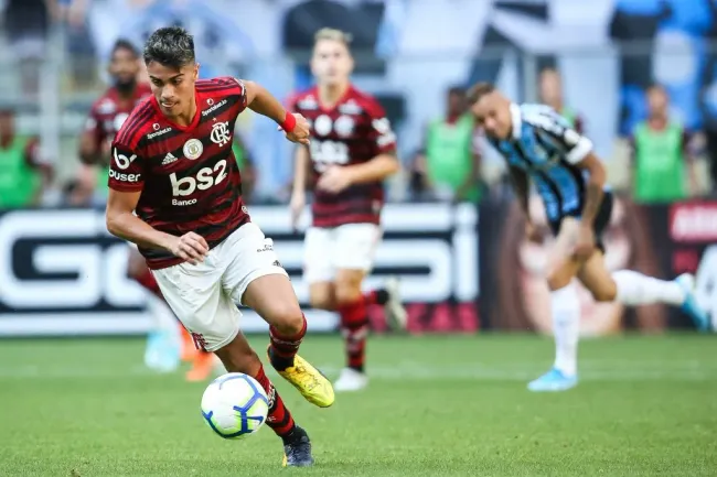 Reinier em ação pelo Flamengo no Brasileirão de 2019 | Foto: Pedro H. Tesch/AGIF