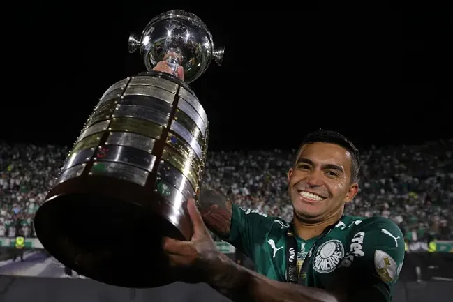 Dudu com o troféu da Libertadores. (Photo by Buda Mendes/Getty Images)