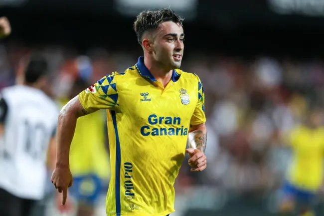 Alberto Moleiro, do Las Palmas, da La Liga, é alvo do Liverpool. Jogador possui cláusula de rescisão de 60 milhões de euros. foto: IMAGO / ZUMA press Wire