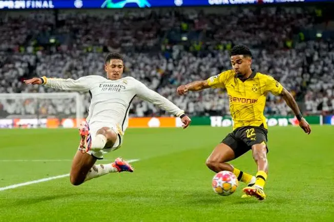 Ian Maatsen jugó la final de la Champions League con el Borussia Dortmund.