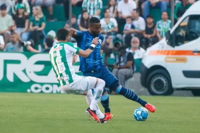 Rafael Vaz estava no Londrina – Foto: Luiz Erbes/AGIF.