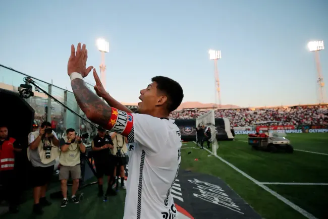 Esteban Pavez volverá a ser alternativa para Jorge Almirón en Colo Colo.  Imagen: Pepe Alvujar/Photosport